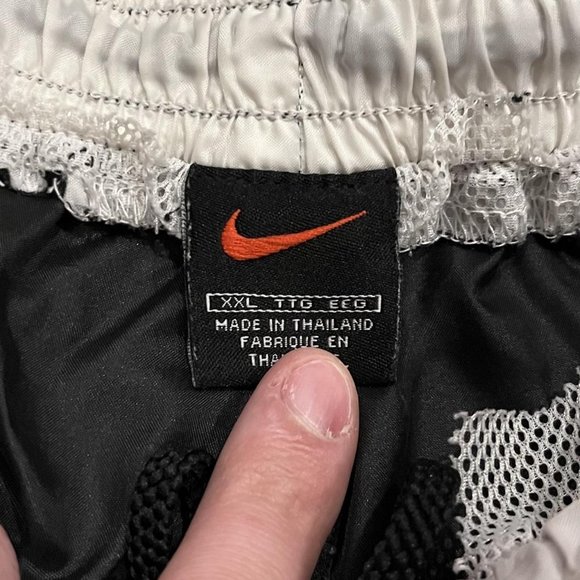 Vintage 90s Nike Athletic Shorts - Picture 3 of 3